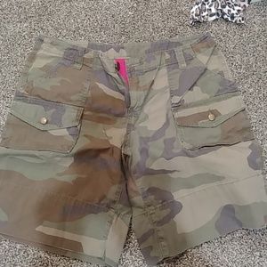 Bermuda camo shorts